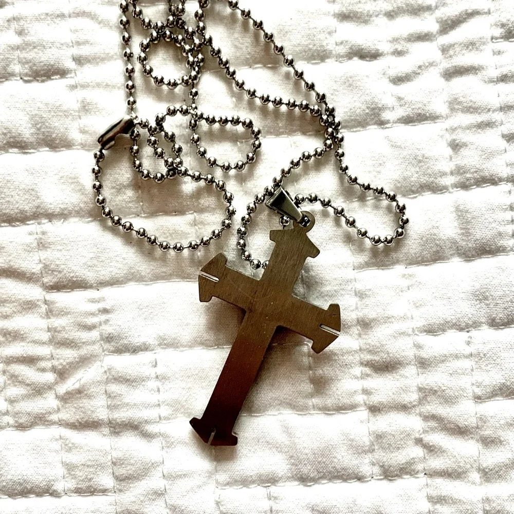Cross chain/pendant
